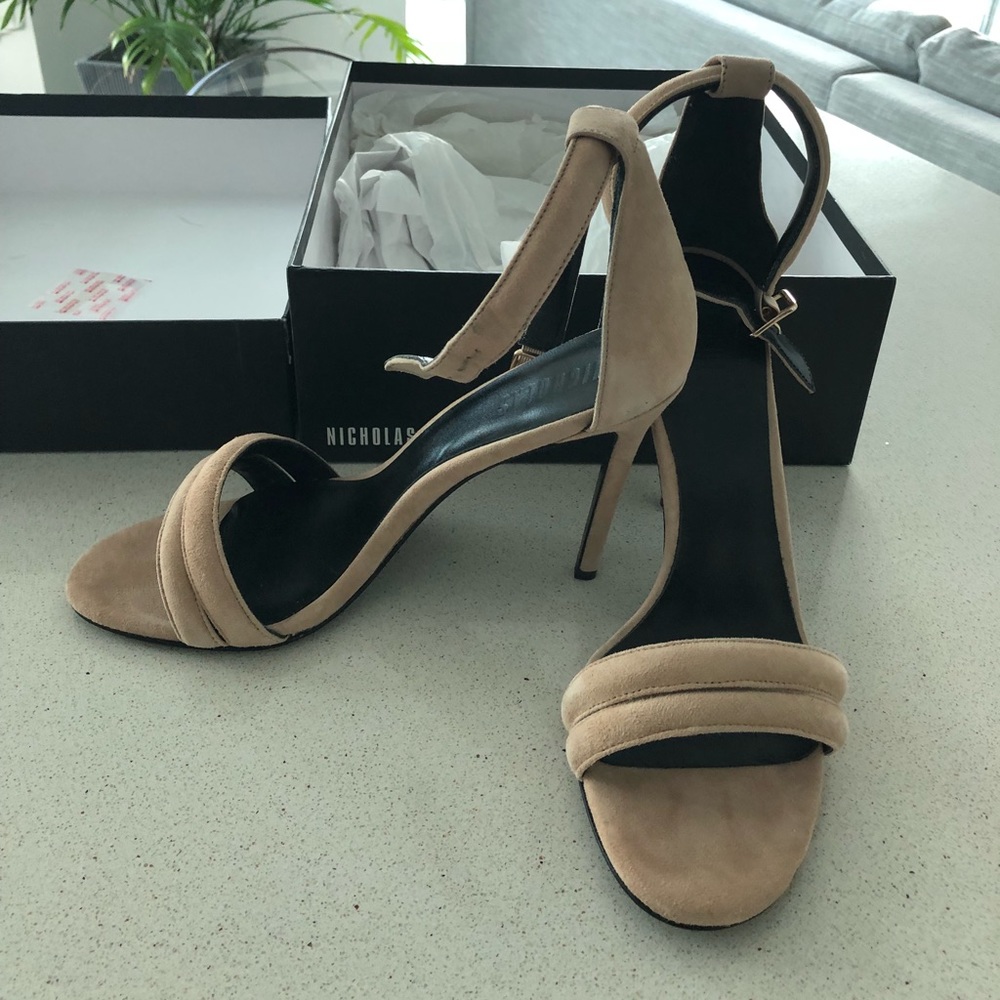 Nicholas Joclyn Pump in Seashell Suede